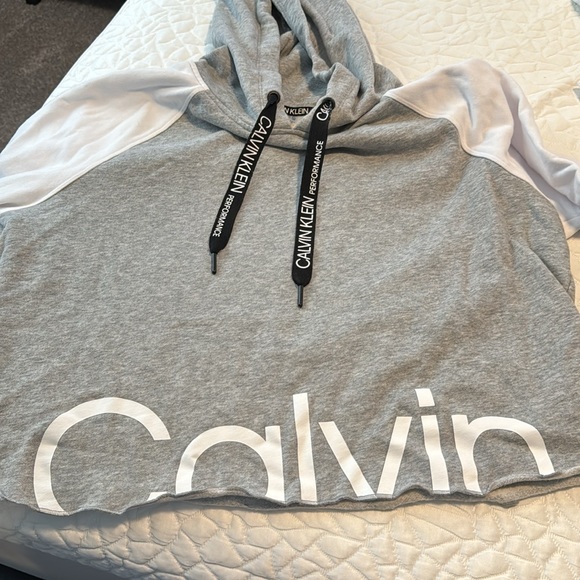 Calvin Klein cropped hoodie - Picture 4 of 4